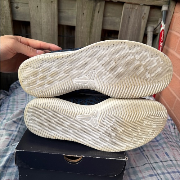 Nike Kobe Mamba Rage Blue Nebula / 
Poison Dart Frog
Size 14 - Picture 6 of 7